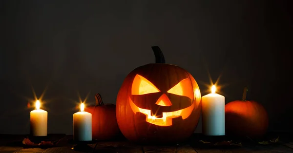 Halloween Pumpa Huvud Jack Lykta Och Ljus Trä Bakgrund — Stockfoto