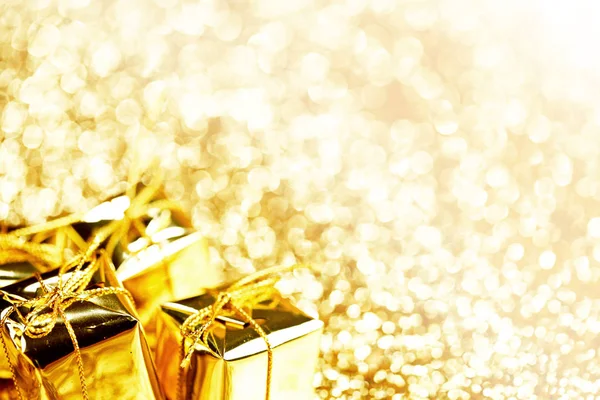 Caixas Douradas Decorativas Com Presentes Férias Fundo Brilhante Brilho — Fotografia de Stock