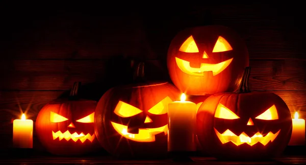 Cabeza Calabaza Halloween Jack Linterna Velas Sobre Fondo Madera —  Fotos de Stock