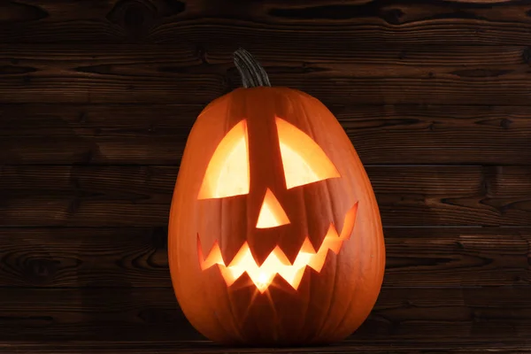 Halloween Dynia Głowa Jack Latarnia Świecą Wewnątrz Drewnianym Tle — Zdjęcie stockowe