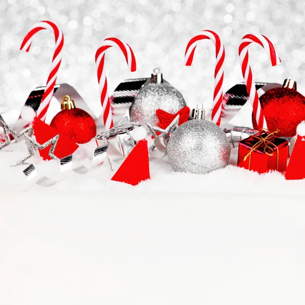 Kerstkaart Met Mooie Decoraties Snoepjes Sneeuw — Stockfoto