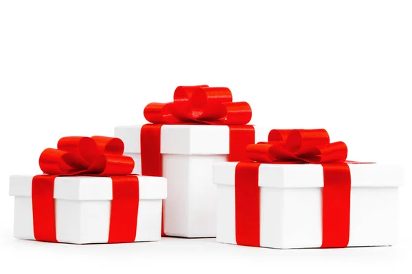 Белые Подарочные Коробки Красными Лентами Изолированы Белом Фоне — стоковое фото