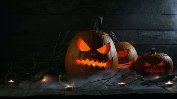 Halloween Zucche Testa Jack Lanterna Candele Nella Nebbia — Video Stock