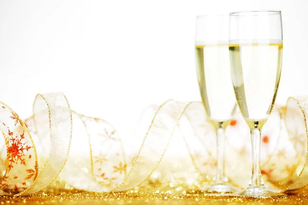 Two Glasses Champagne Bow Golden Background — Stock Photo, Image