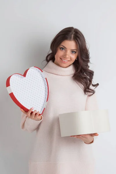 Mujer Abierta Corazón Forma Caja San Valentín Concepto Amor Día —  Fotos de Stock