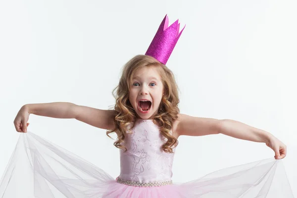 Красива Маленька Принцеса Дівчинка Короні Рожевій Сукні Ізольована Білому Тлі — стокове фото