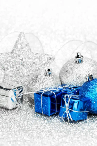 Giften Van Kerstmis Decoratie Glanzend Zilver Glitter Achtergrond — Stockfoto