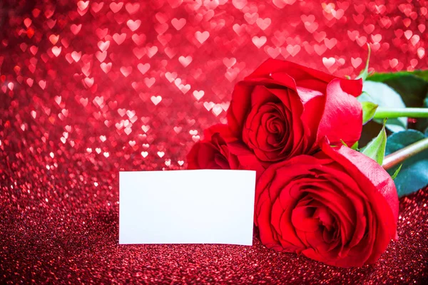 Három Gyönyörű Vörös Rózsákból Csillogó Üres Kártya Háttér Vith Bokeh — Stock Fotó