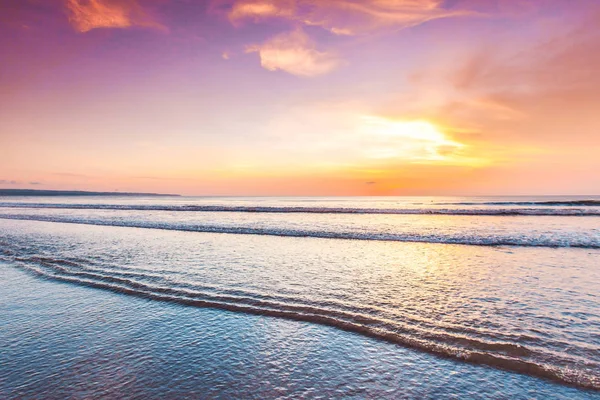 Strålande Färgglada Havsstrand Solnedgång Bali Indonesien — Stockfoto