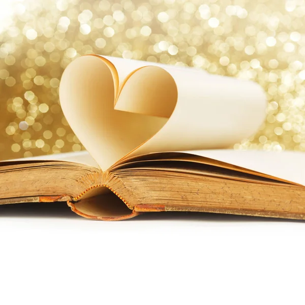 Parıltılı Arka Planda Kalp Şeklinde Yuvarlanmış Açık Kitapların Sayfaları — Stok fotoğraf