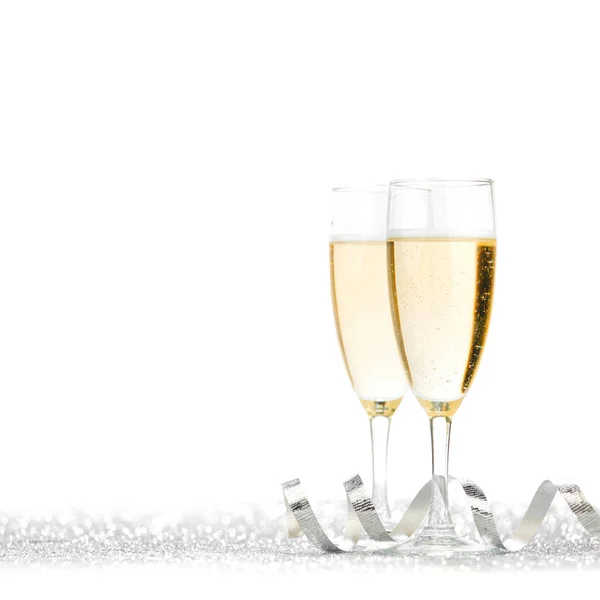 Bicchieri Champagne Nastri Argento Sfondo Glitter — Foto Stock