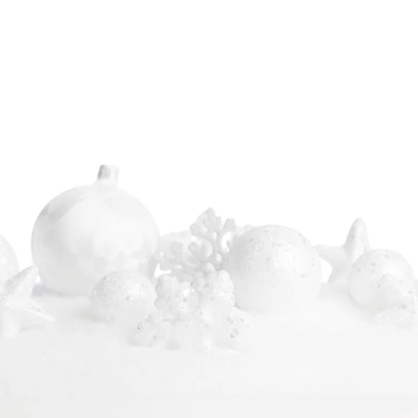 Biglietto Natalizio Con Bellissime Decorazioni Bianche Sulla Neve — Foto Stock
