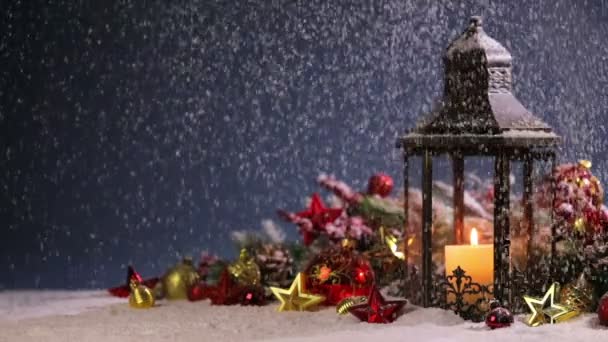 Queimando Velas Lanterna Decoração Natal Fundo Neve — Vídeo de Stock