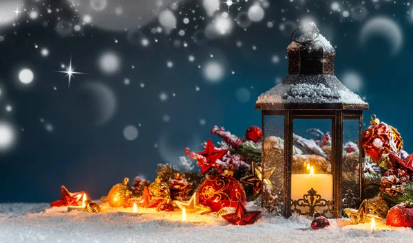 Queimando Velas Lanterna Decoração Natal Fundo Luzes Bokeh Mágico — Fotografia de Stock