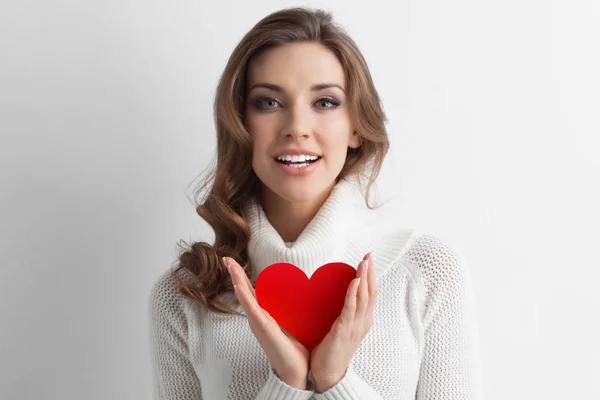 Donna Possesso Carta Forma Cuore Carta Concetto San Valentino Sto — Foto Stock