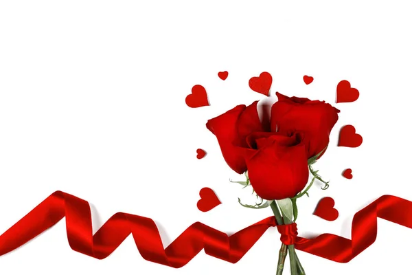 Rose Rosse Con Nastro Rosso Cuori Isolati Sfondo Bianco Concetto — Foto Stock