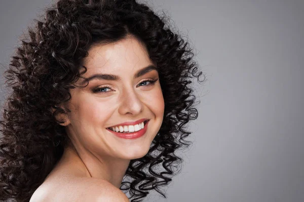 Smiling woman with curls hairstyle — Stock Photo, Image