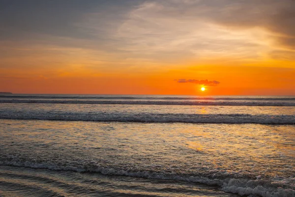 Fantastisk solnedgång form Bali beach — Stockfoto