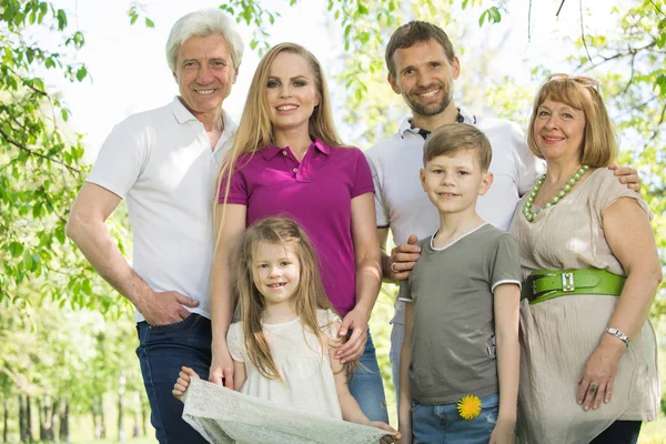 Familie van meerdere generaties — Stockfoto