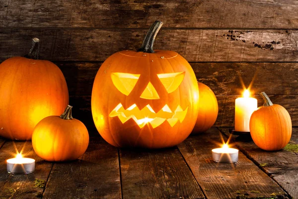 Zucca di Halloween e candele — Foto Stock