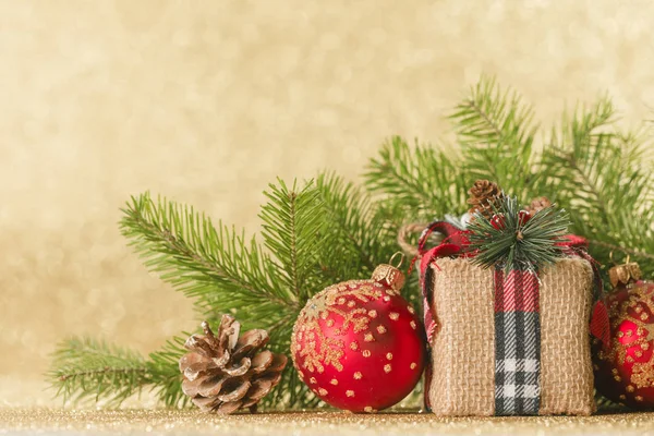 Caixa de presente de Natal e decoração — Fotografia de Stock