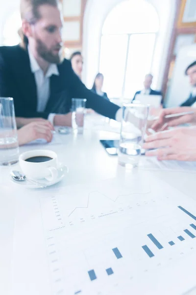 Bedrijfsdocumenten Statistieken Gegevens Kantoortafel Team Van Zakenmensen Achtergrond — Stockfoto