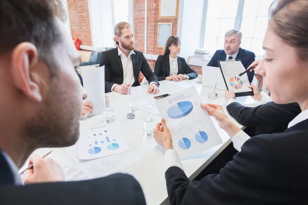 Business Mensen Statistieken Teamwork Concept Creatief Team Met Grafieken Papier — Stockfoto