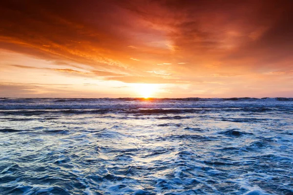 Úžasný Západ Slunce Bali Double Six Beach Surfování Vlny Barevné — Stock fotografie