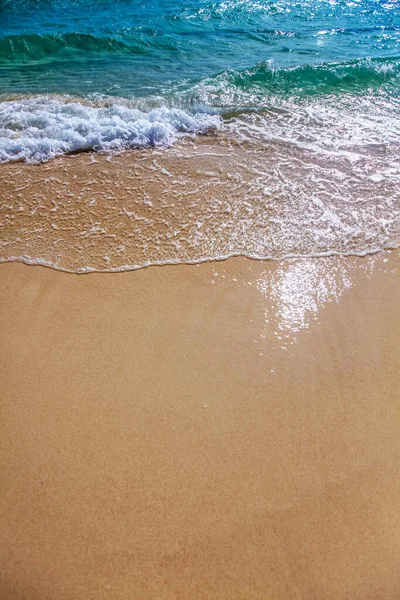 Praia Areia Mar Azul Ondas Surf Close — Fotografia de Stock