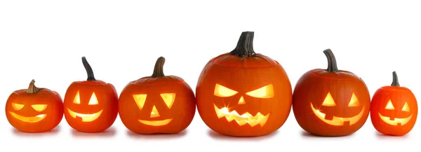 Fünf Halloween Kürbisse Isoliert Auf Weißem Hintergrund — Stockfoto