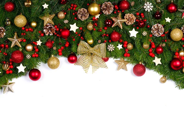 Weihnachtsbaumzweige Und Christbaumkugeln Isoliert Auf Weißem Hintergrund Als Bordüre Oder — Stockfoto