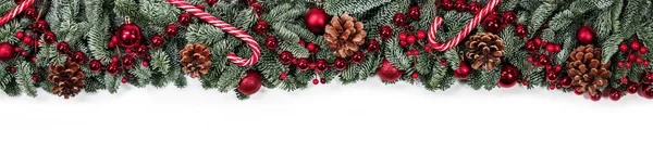 Різдвяна Рамка Дизайну Космос Благородних Ялинкових Гілок Червоних Прикрас Кульки — стокове фото