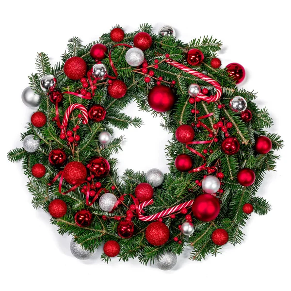 Noel Yeşil Köknar Ağacı Çelengi Dekorasyon Beyaz Arka Planda Izole — Stok fotoğraf