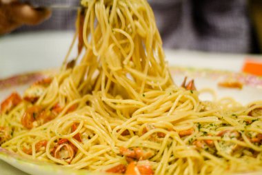 Kalamar balıklı spagetti türü İtalyan Makarna