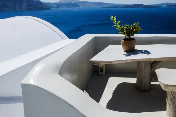 Mediterranean terrace against a blue sky and sea — Stock Photo, Image