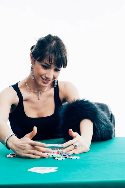 Joven Morena Caucásica Jugando Poker Mesa Verde Captura Estudio —  Fotos de Stock