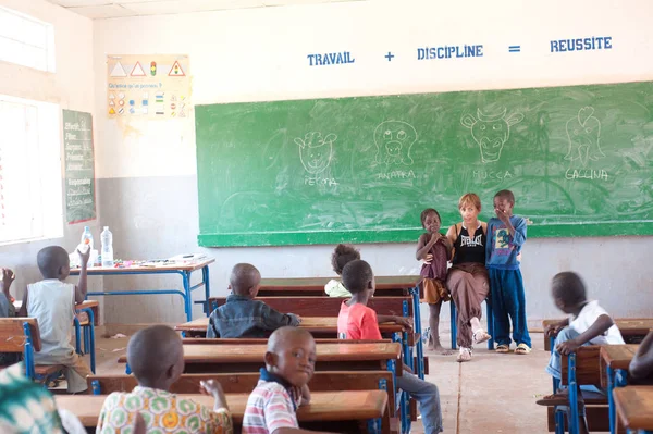 Mali - učebna černých afrických studentů — Stock fotografie