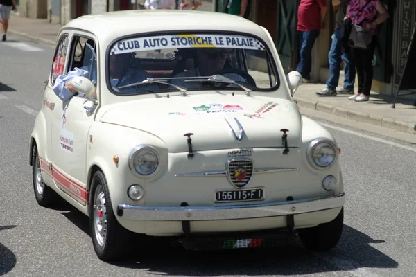 Fiat 500 eski model araba — Stok fotoğraf