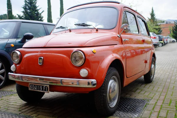 Het automerk Fiat 500 — Stockfoto