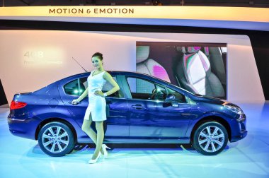 Rusya, Moskova, Merkezi'ne, 29 Ağustos - 9 Eylül 2012: Peugept 408 yerel Rus yetkililerle 4 Moskova Uluslararası Otomobil salonu (Mias 2012)