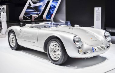 Rusya, Moskova, Merkezi'ne, 29 Ağustos - 9 Eylül 2012: klasik Porsche 550a Spyder 4 Moskova Uluslararası Otomobil salonu (Mias 2012)
