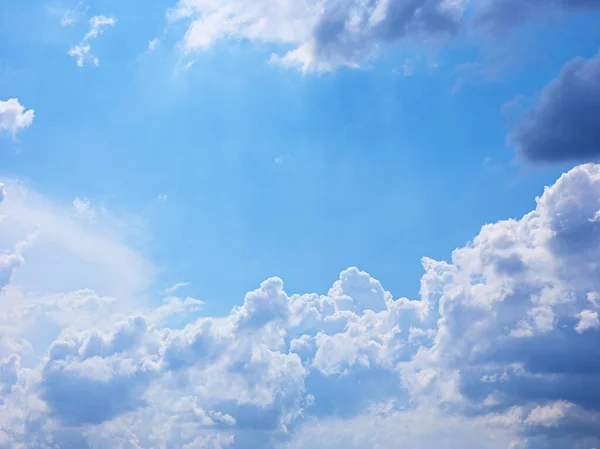 雲に包まれた美しい青空 — ストック写真