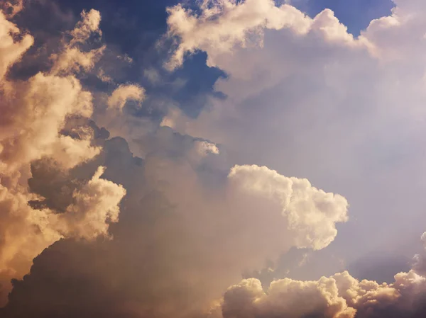 Vacker Kväll Molnig Himmel Naturbakgrund — Stockfoto