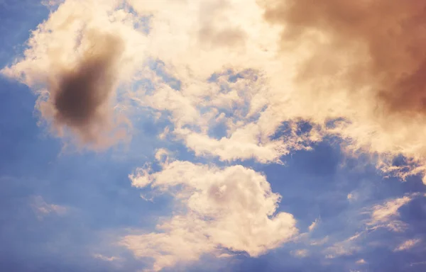 Βραδινός Συννεφιασμένος Ουρανός Φόντο Φύσης — Φωτογραφία Αρχείου