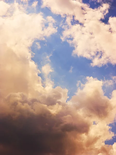 Dramatische Avond Bewolkt Weer Natuur Achtergrond — Stockfoto