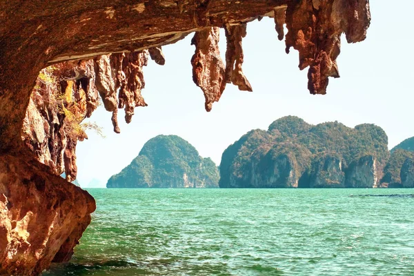 热带景观与山和海岛在泰国 — 图库照片