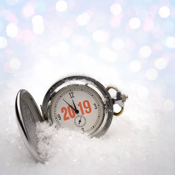 Mira Tumbado Nieve Antes Del Año Nuevo Víspera Año Nuevo — Foto de Stock