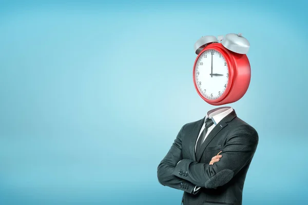 A businessman with crossed arms stands in half-turn with a large red alarm clock instead of his head. — Stock Photo, Image