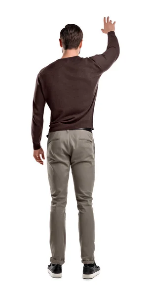 Ein fitter Mann in lässigem Pullover steht in einer Rückansicht mit einem erhobenen Arm, um Aufmerksamkeit auf sich zu ziehen. — Stockfoto