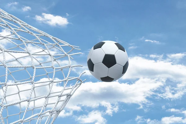 Rendering 3d di una palla da calcio che vola molto fortemente attraverso una rete e la rompe su uno sfondo cielo . — Foto Stock